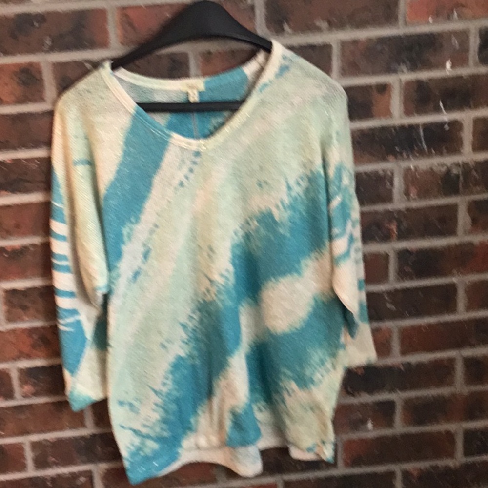 Woman’s Reba light weight v neck sweater
